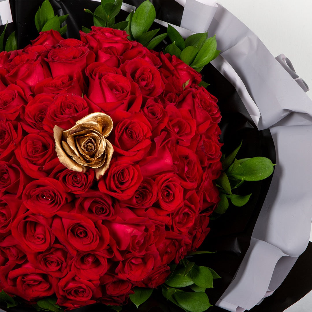 Sweetheart Red & Gold Rose Mother's Day Bouquet (MD)
