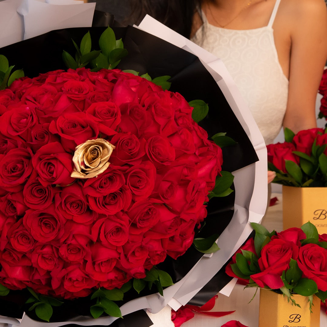 Sweetheart Red & Gold Rose Mother's Day Bouquet (MD)
