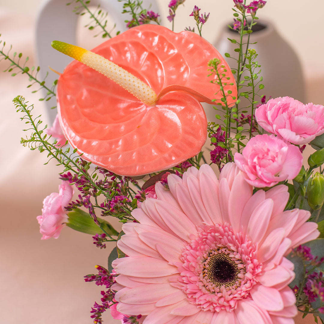 bloomthis-hat-box-ariel-gerbera-mini-flower-box-1080x1080-04_479f11dd-0c4f-483e-8210-62295cfc4275