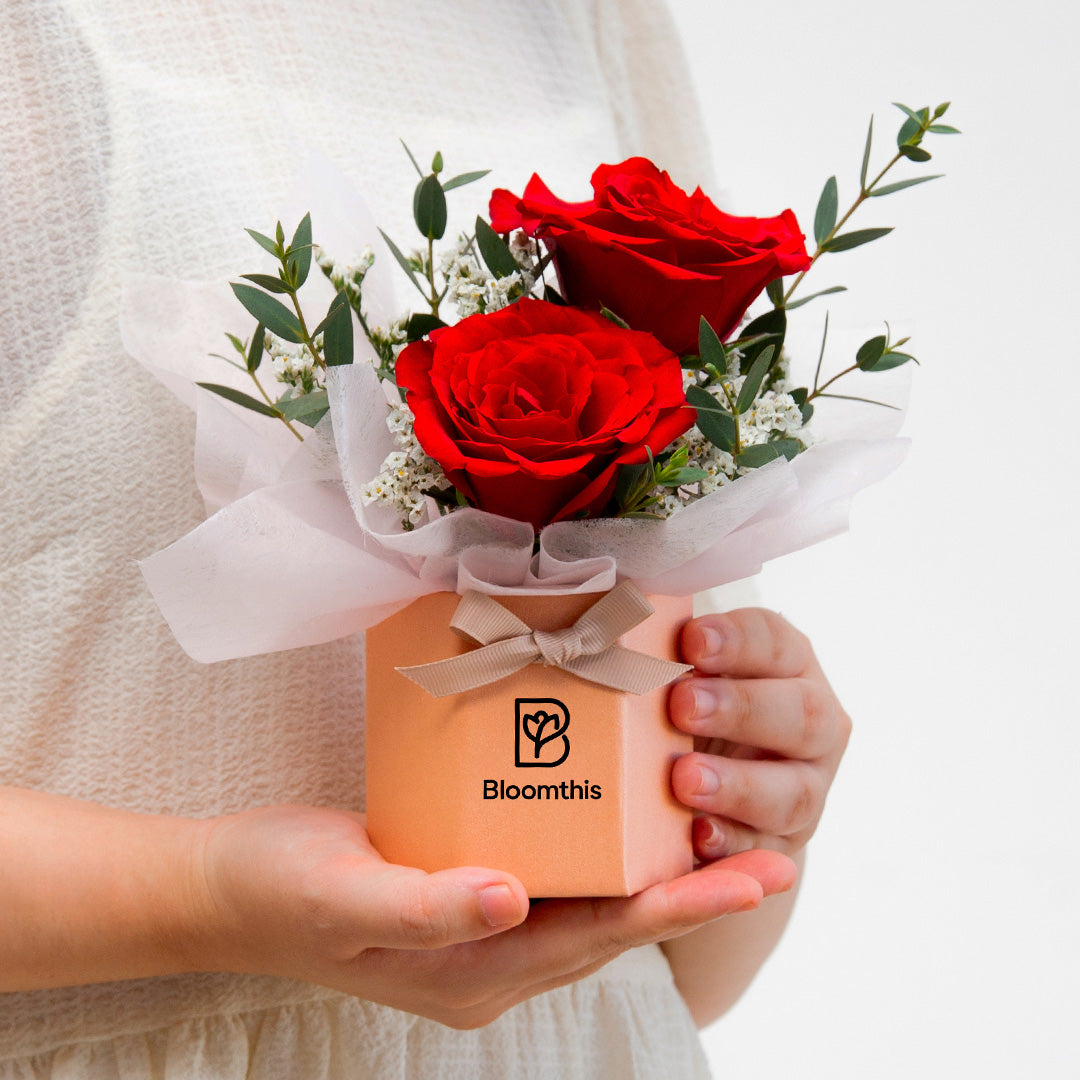 bloomthis-hat-box-chandra-rose-mini-flower-box-1080x1080-02_fb4dcbe3-c9a7-4367-b433-18fe26b3ce6e