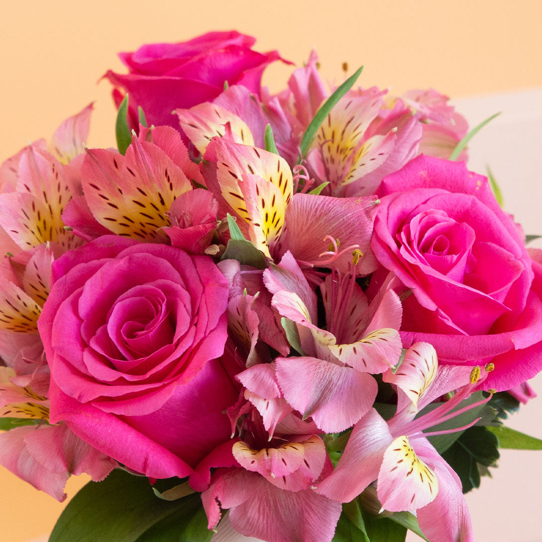 bloomthis-hat-box-gwendolyn-rose-mini-flower-box-1080x1080-05_2416a39e-b36d-464b-a99b-2c866be5449f