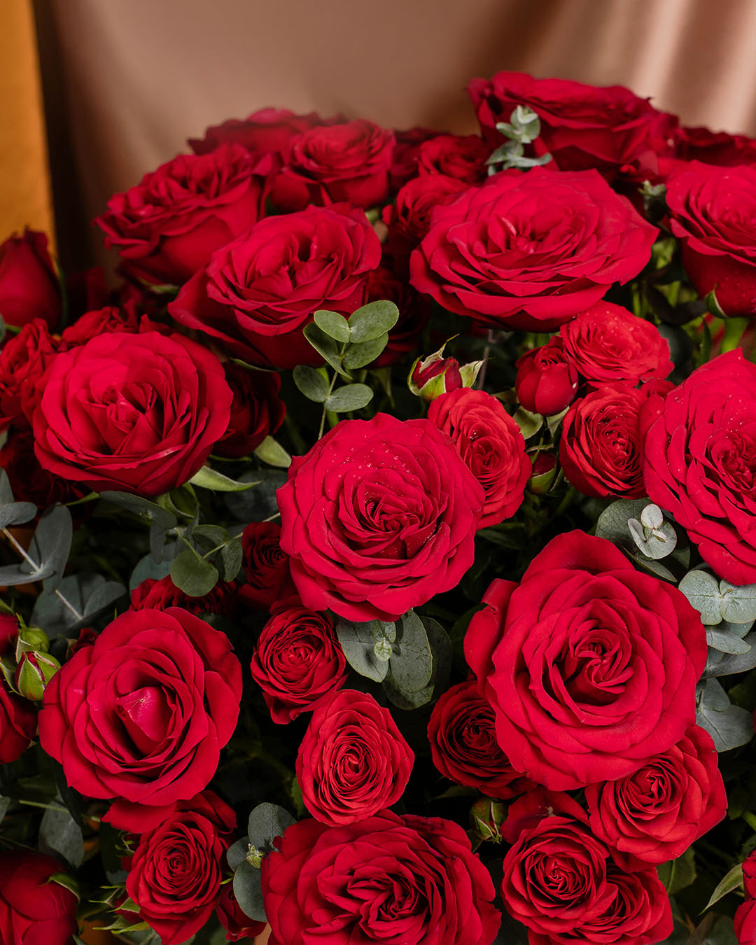 bloomthis-hat-box-luxe-kate-red-rose-flower-box-1080x1350-04