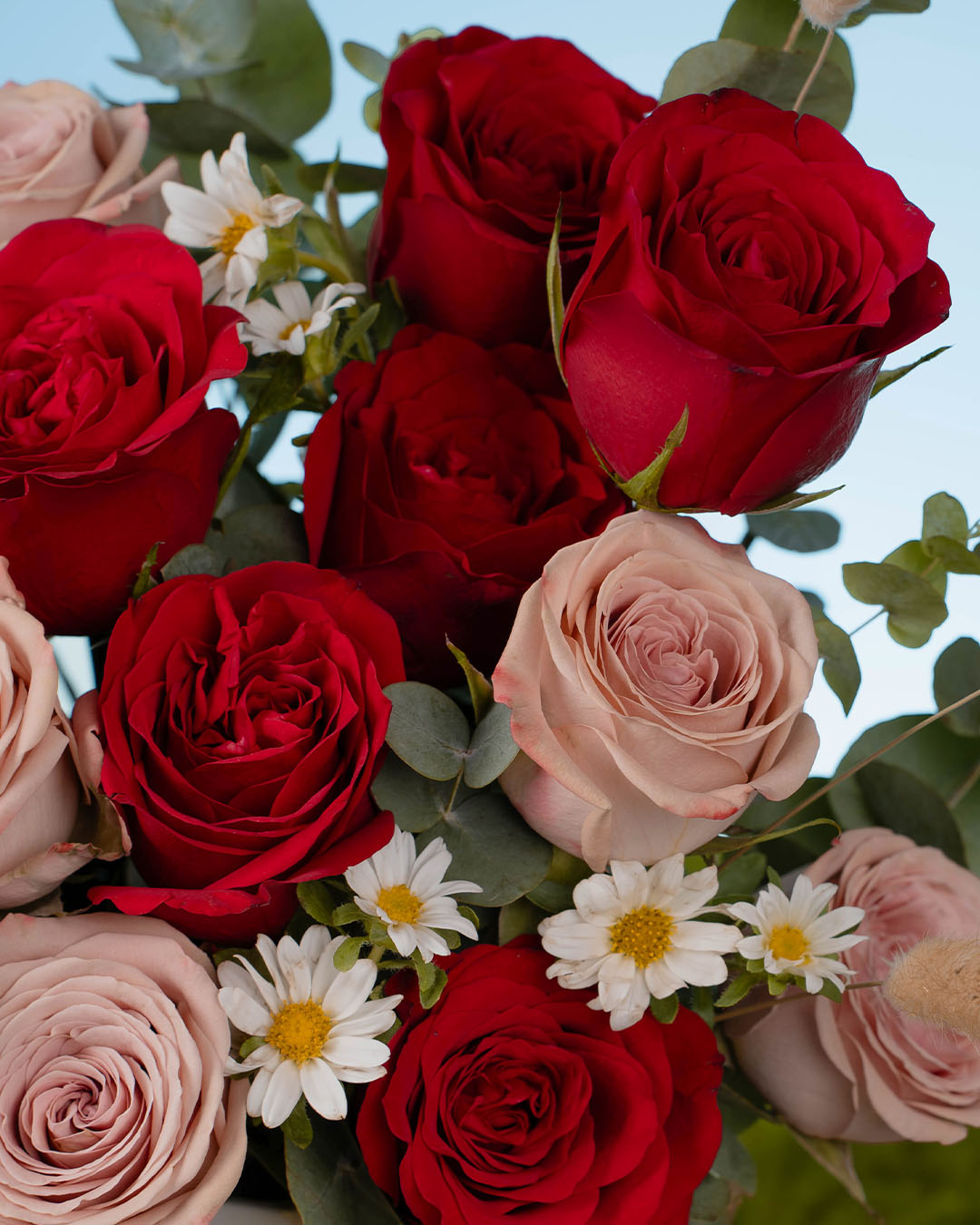 bloomthis-hat-box-spring-whimsy-bethany-red-rose-flower-box-1080x1350-05