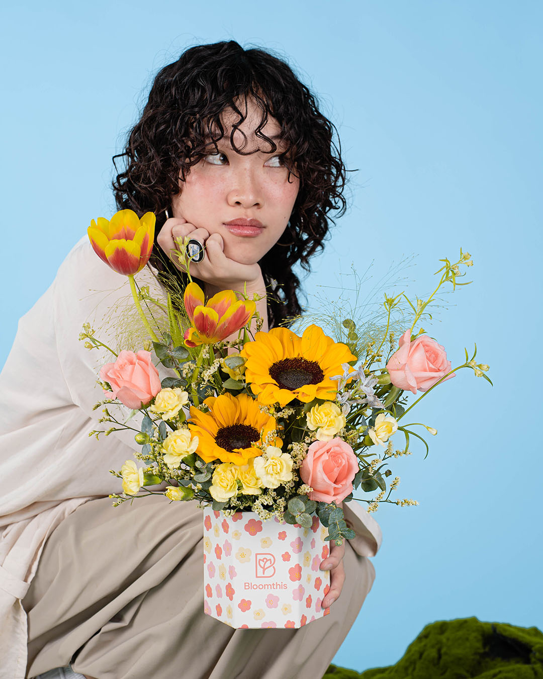 bloomthis-hat-box-spring-whimsy-zia-yellow-sunflower-flower-box-1080x1350-04