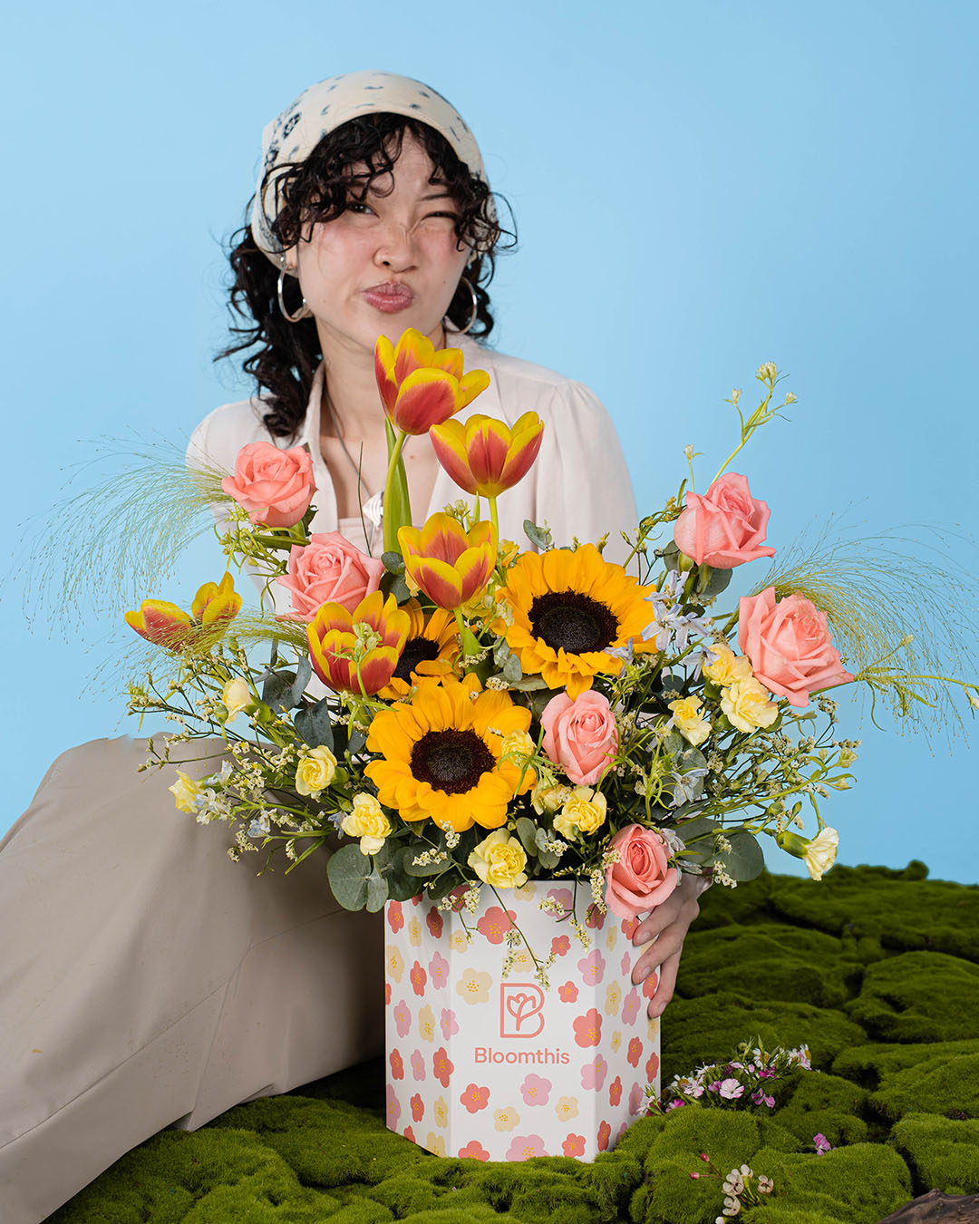 bloomthis-hat-box-spring-whimsy-zia-yellow-sunflower-flower-box-1080x1350-06