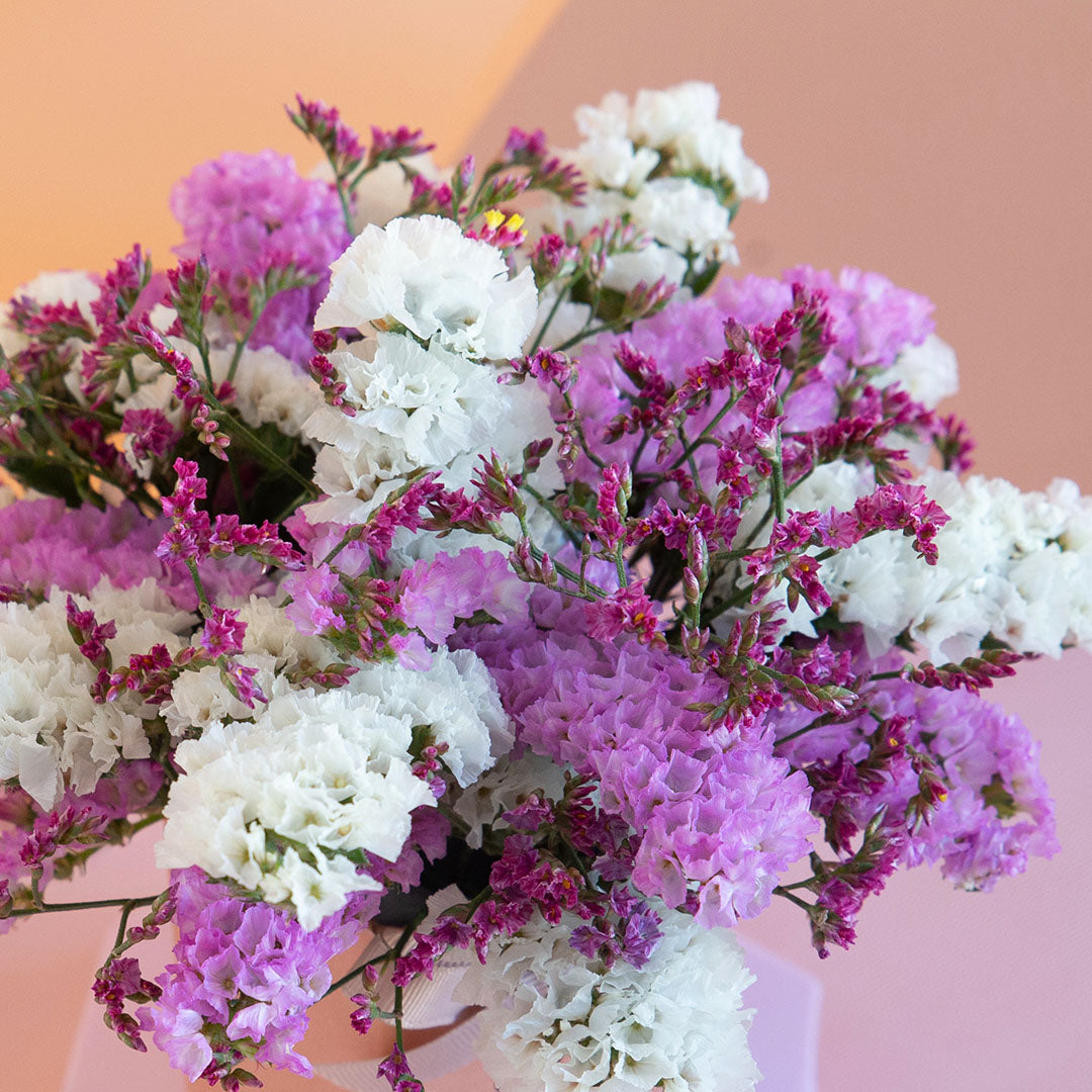 bloomthis-hat-box-wimberly-statice-mini-flower-box-1080x1080-06_1effac03-68b9-4f44-983e-f012151b2a5c