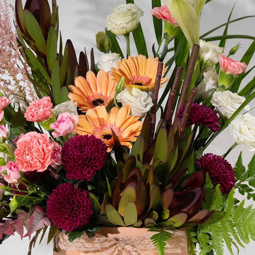 Lamira Gerbera & Lily Flower Box (MD)