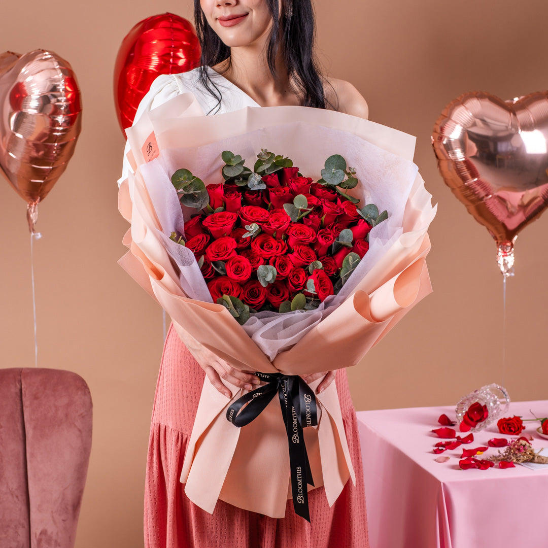 bloomthis-bouquet-ashley-red-rose-bouquet-1080x1080-02-model