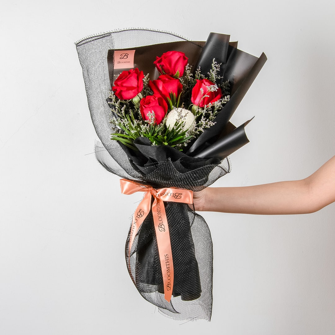 bloomthis-bouquet-evelyn-black-1080x1080-03