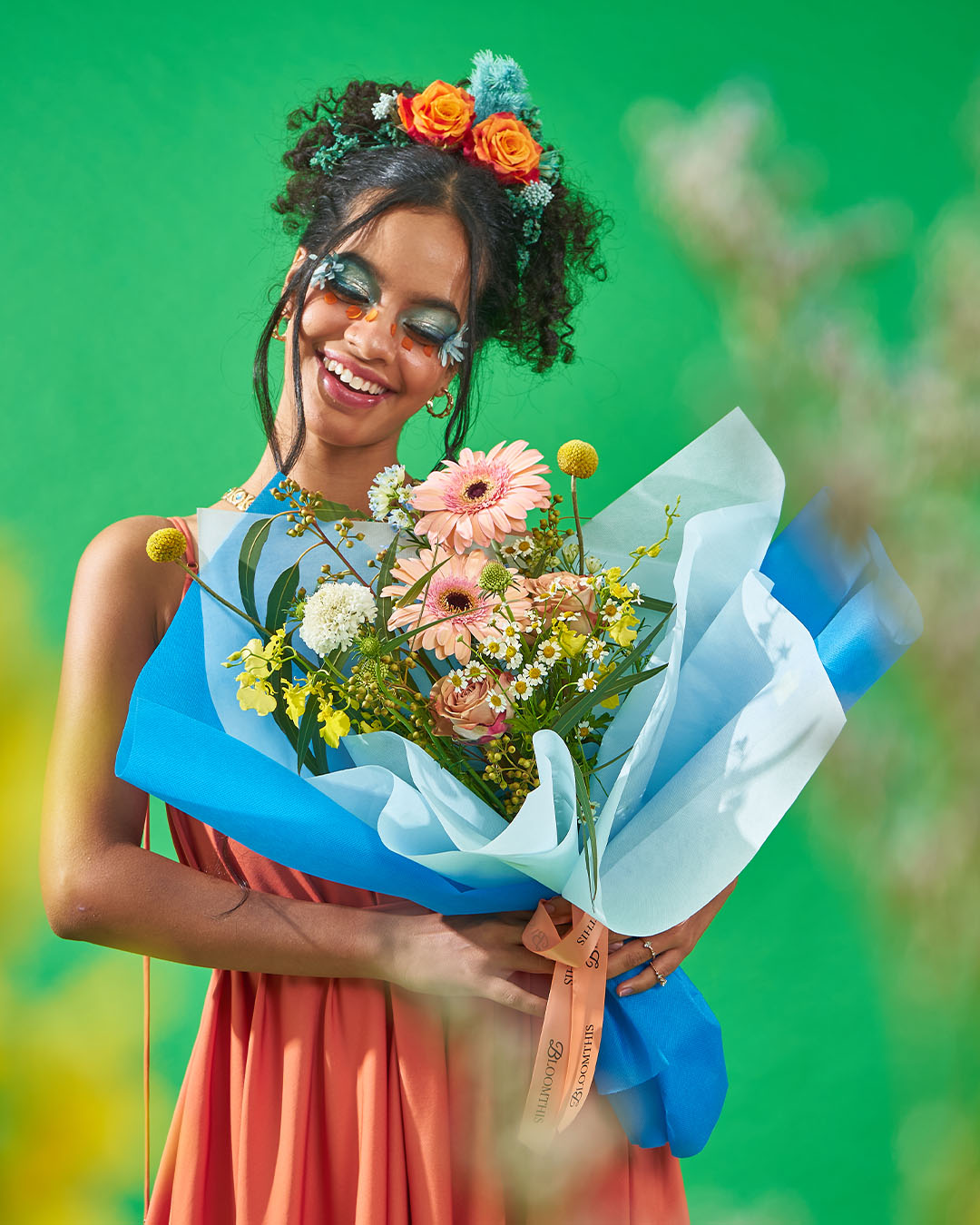 bloomthis-bouquet-for-the-plot-peach-daisy-bouquet-1080x1350-05