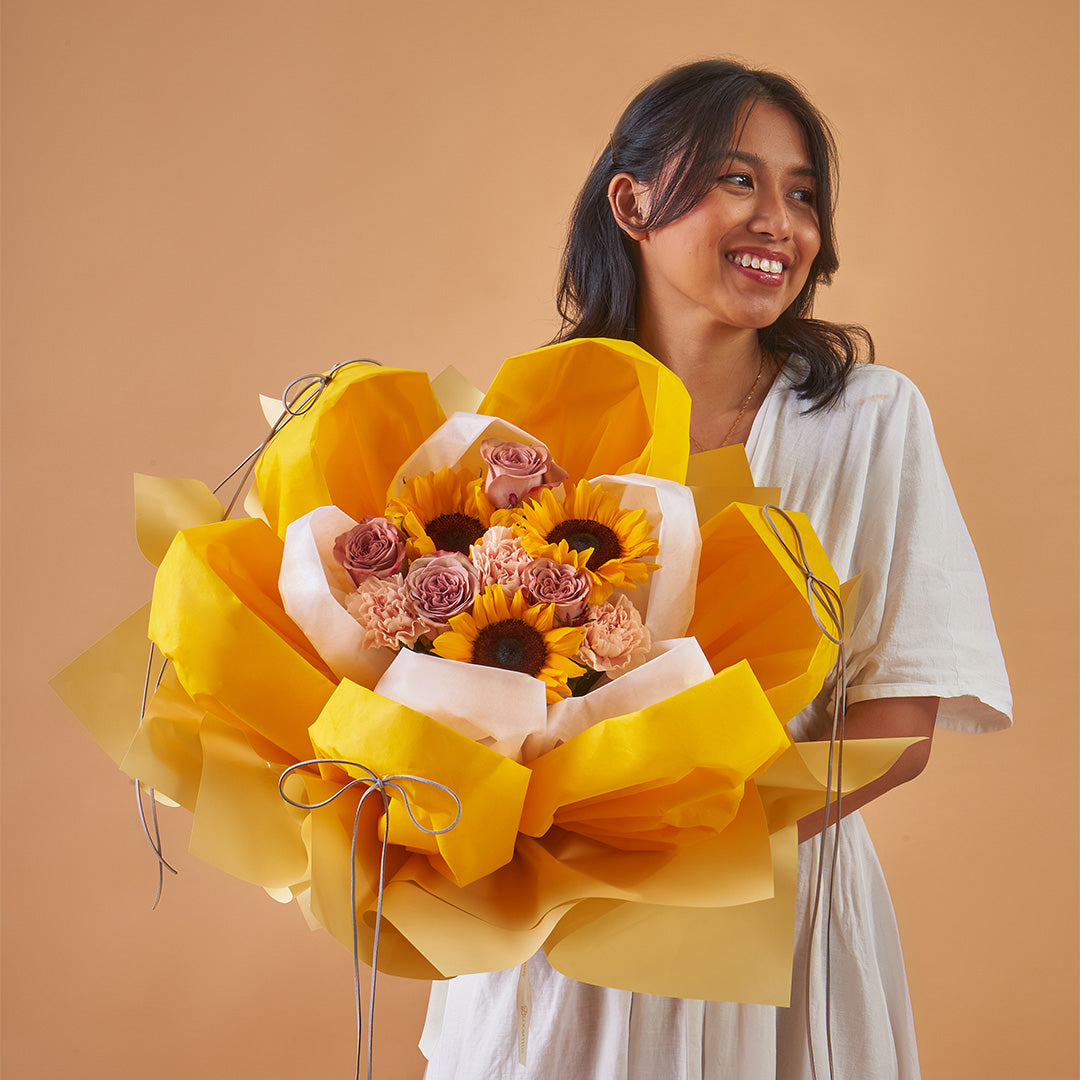 bloomthis-bouquet-iriana-yellow-sunflower-rose-petal-bouquet-1080x1080-03