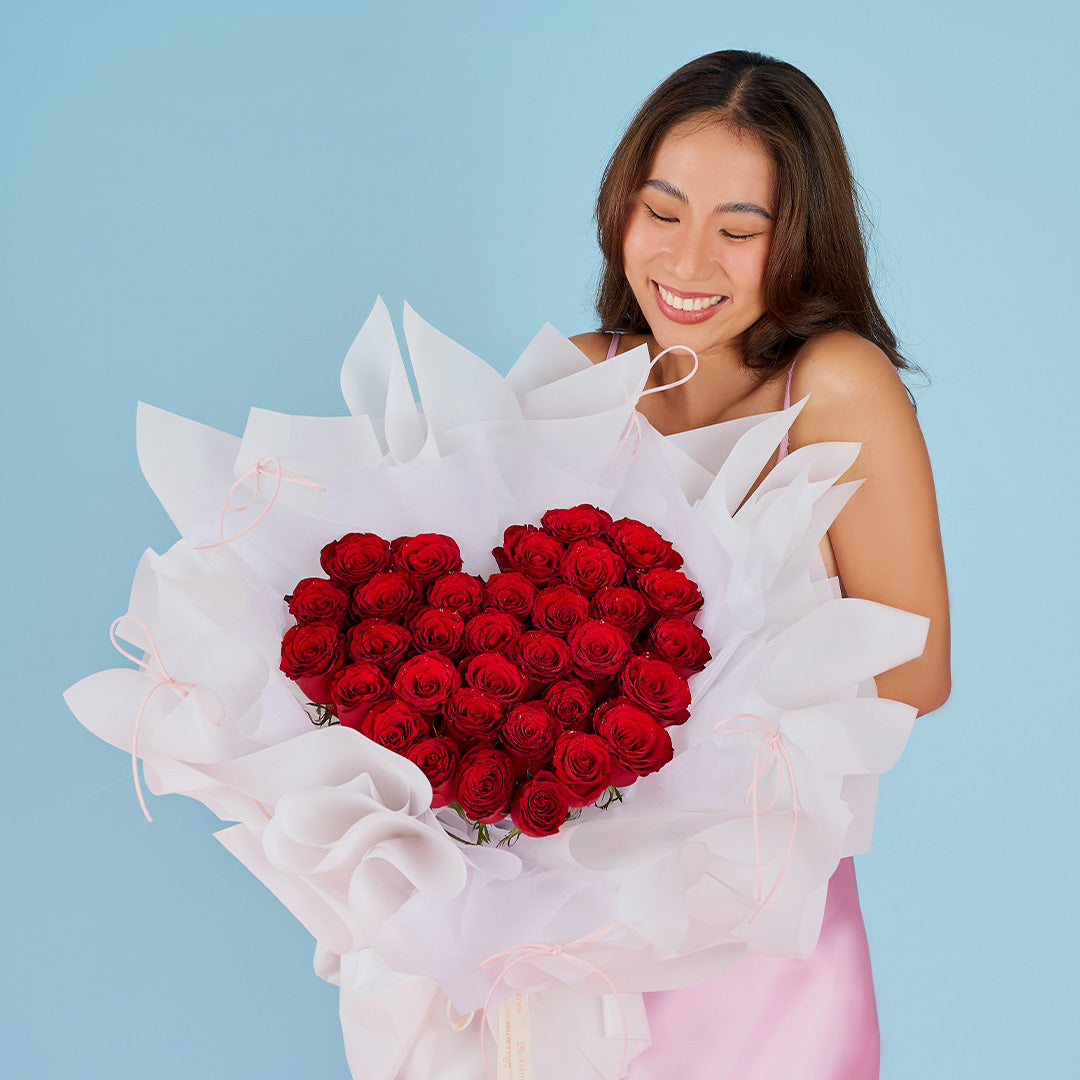 bloomthis-bouquet-lyndi-red-rose-heart-bouquet-1080x1080-04