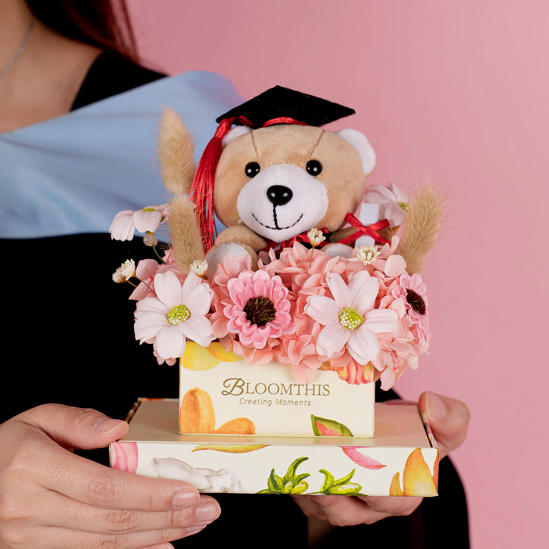 bloomthis-everlasting-endeavour-pink-soap-preserved-flower-graduation-bear-memento-gift-box-1080x1080-04