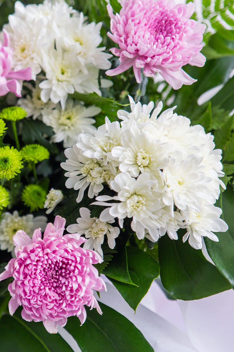 bloomthis-flower-stand-teigan-lilac-chrysanthemum-condolence-flower-stand-1200x800-03