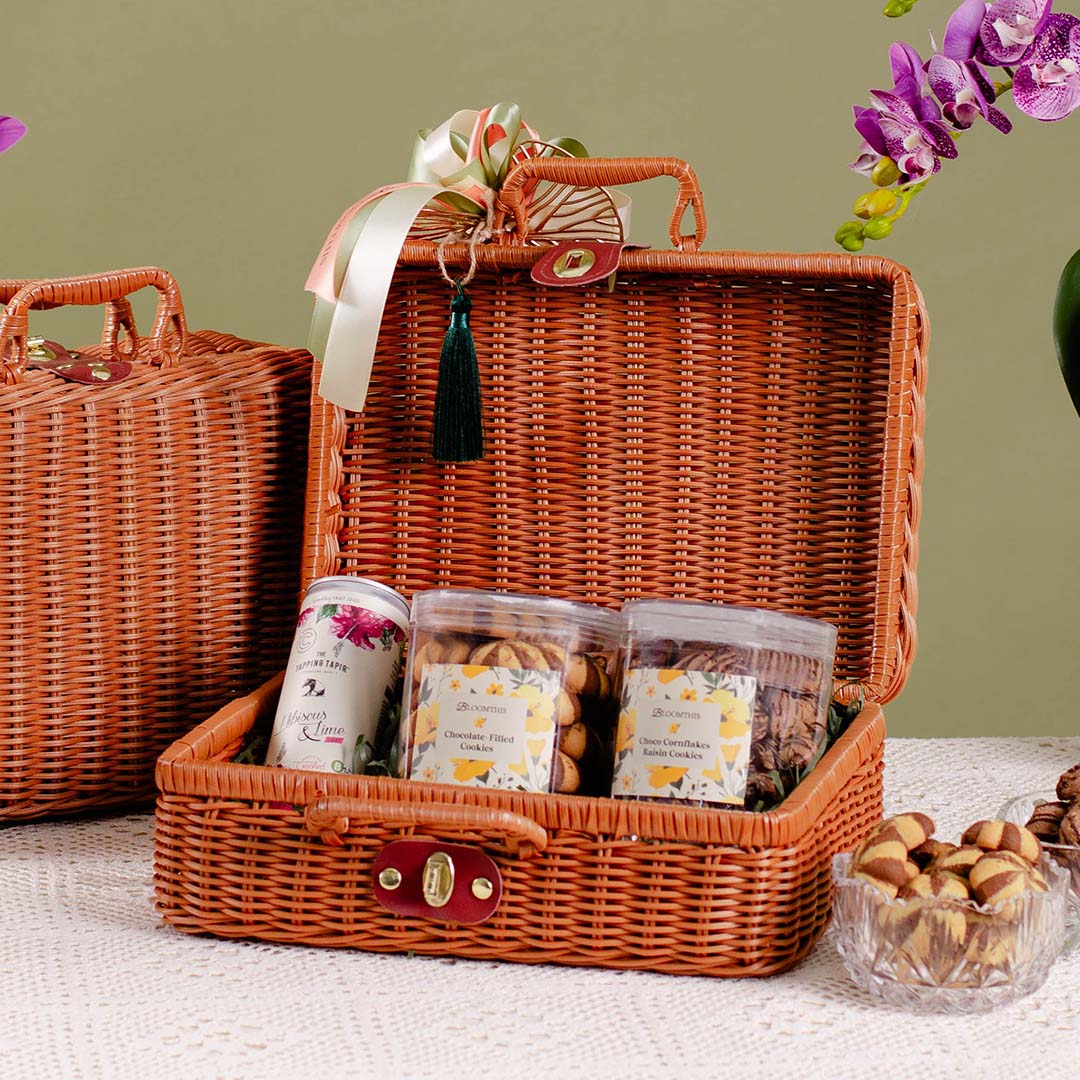 bloomthis-gift-momen-bahagia-bamboo-basket-raya-gift-set-1080x1080-01