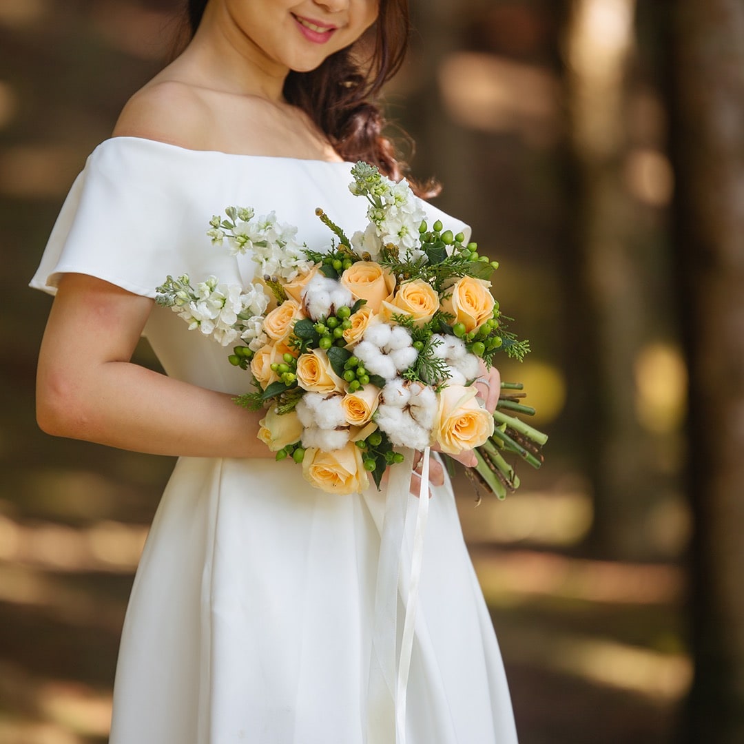 bloomthis-hand-tied-bouquet-hannah-1080x1080-02