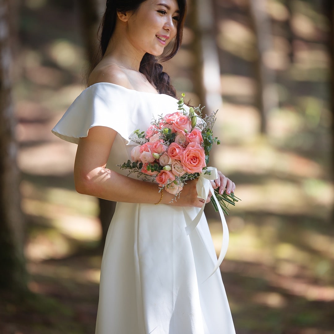 bloomthis-hand-tied-bouquet-helene-1080x1080-02
