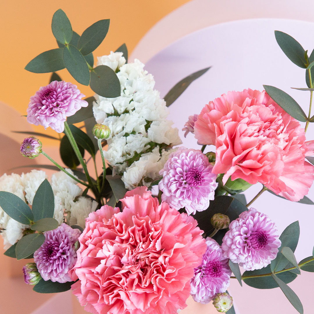 bloomthis-hat-box-chaya-carnation-mini-flower-box-1080x1080-05_cdd41cff-1ae8-4d75-bd29-4eaab993d33b