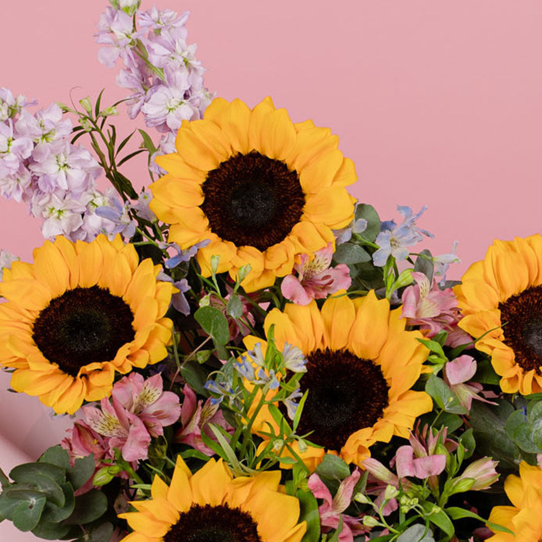 bloomthis-hat-box-enchant-zooey-yellow-sunflower-flower-box-1080x1080-03