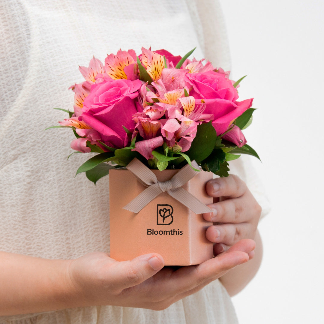 bloomthis-hat-box-gwendolyn-rose-mini-flower-box-1080x1080-02_0f007048-d7a5-4c75-9c62-b730ea956260