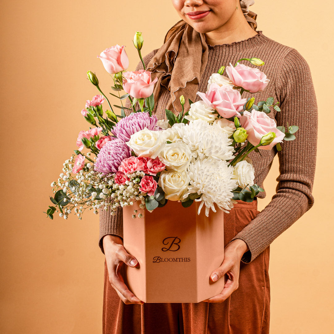 bloomthis-hat-box-joanne-flower-box-1080x1080-02-model