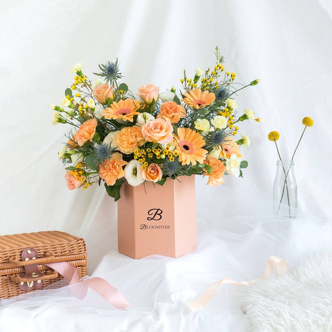 Neveah Peach Daisy Flower Box