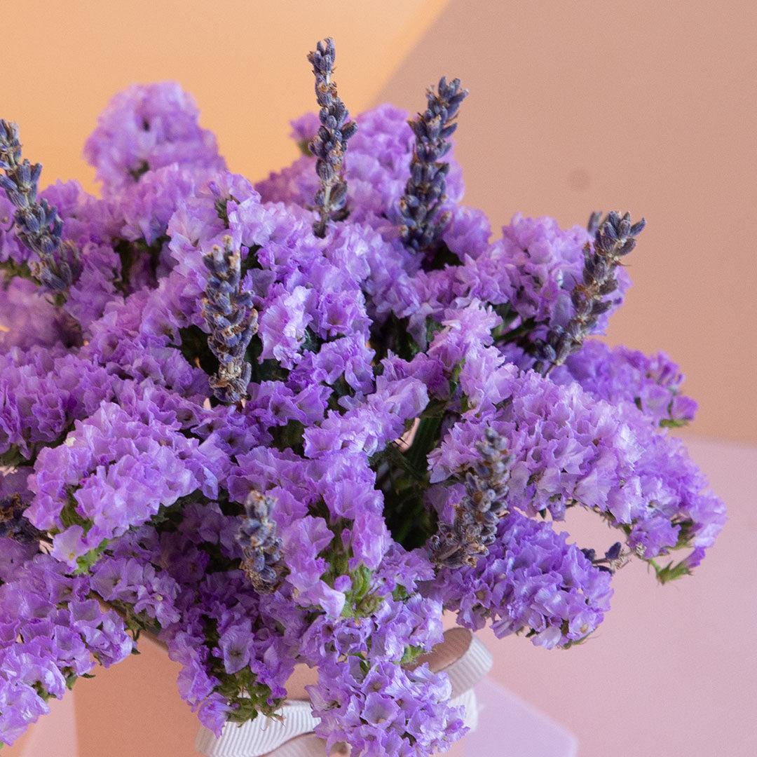 bloomthis-hat-box-shamimi-statice-mini-flower-box-1080x1080-05_cebb733a-4ff0-4ab9-a7e7-bff3a6674c1b