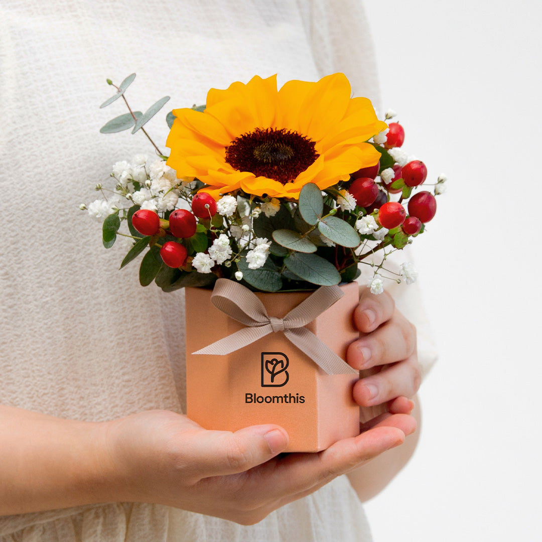 bloomthis-hat-box-tinkerbell-sunflower-mini-flower-box-1080x1080-02_8b0a242e-ba81-4ec2-b948-357ffffa0191