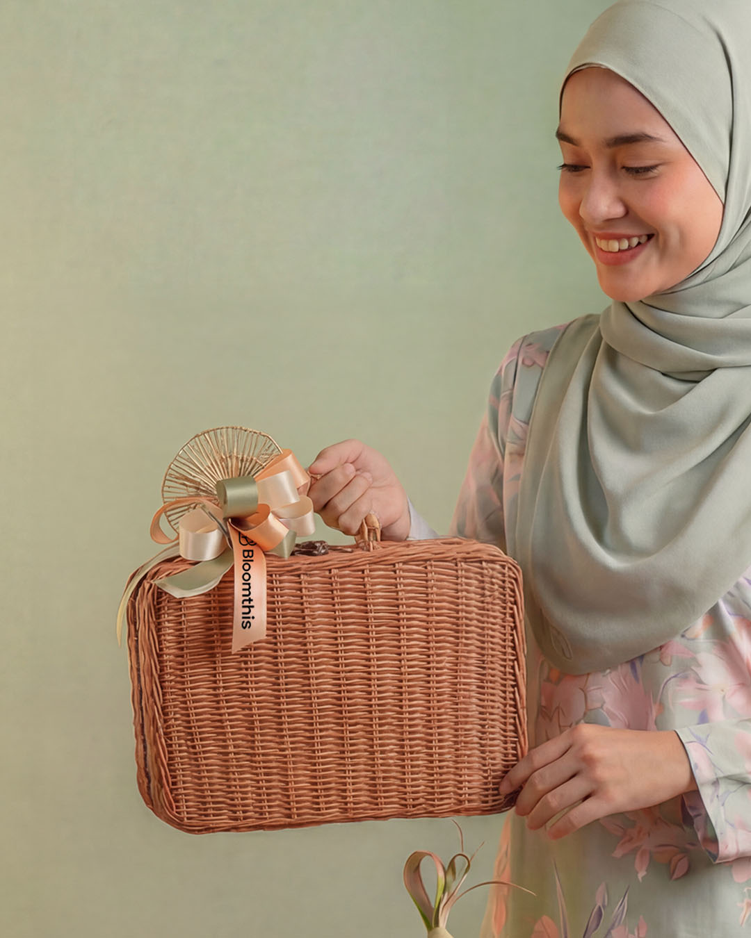 bloomthis-raya-momen-bahagia-bamboo-basket-raya-gift-set-1080x1350-02